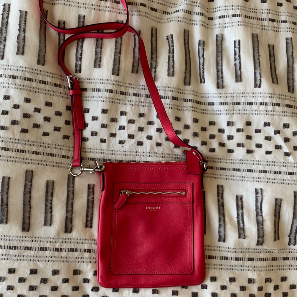 LIKE NEW! Coach Crossbody Leather Purse/Bag - Pink